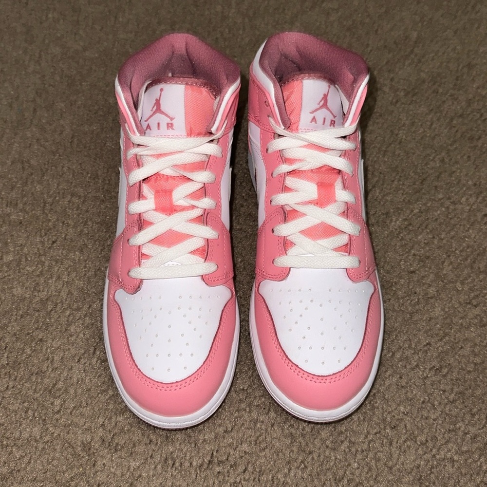 grade school air jordan 1 mid. youth size 6/womens 7.5!